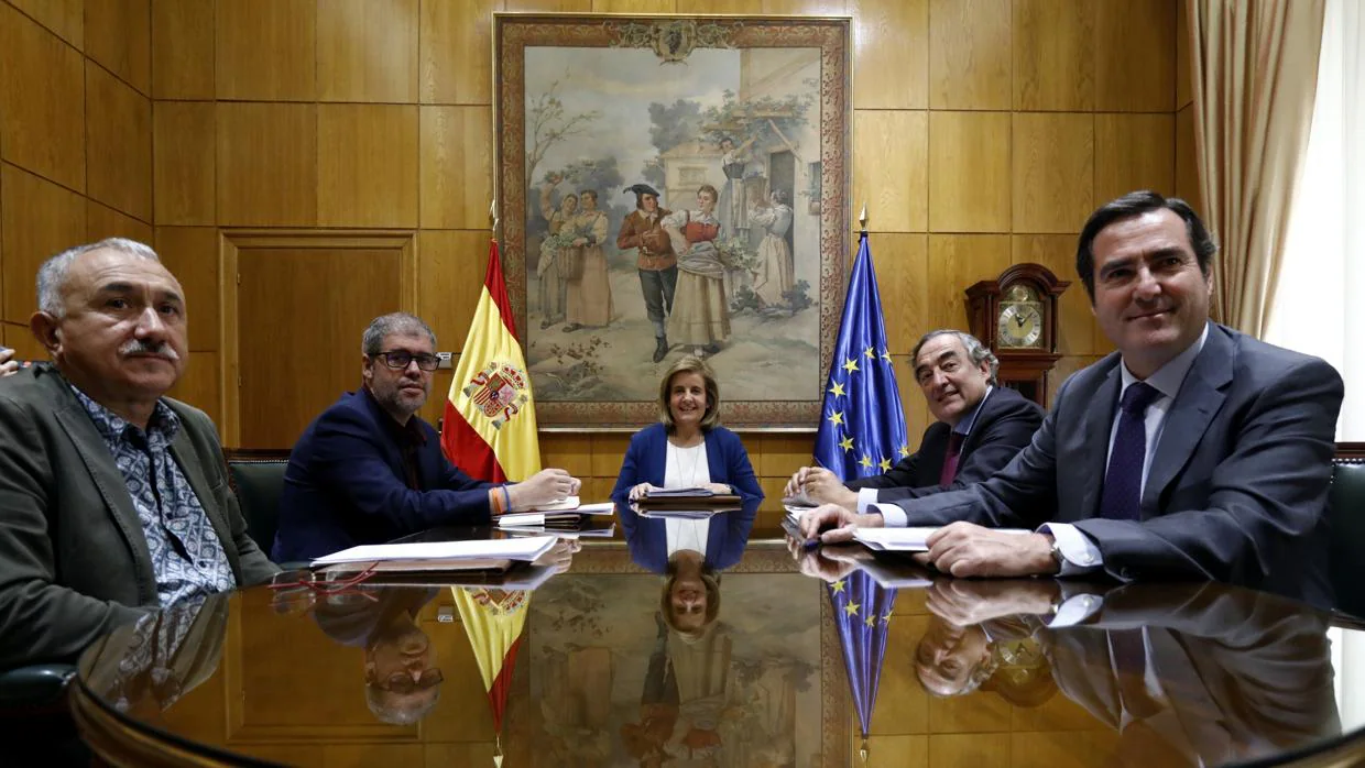 Álvarez, Sordo, Báñez, Rosell y Garamendi, de izquierda a derecha, en una reciente reunión
