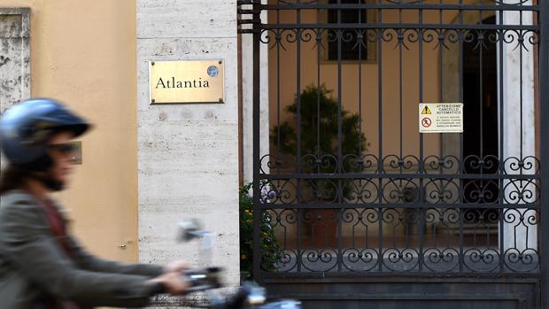 La Abogacía del Estado estudia si la compra de Abertis exige el permiso del Gobierno