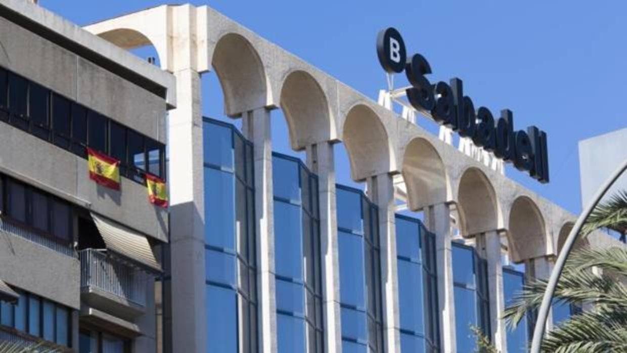 El Sabadell ha trasladado su sede a Alicante para garantizar que seguirán bajo el paraguas del BCE