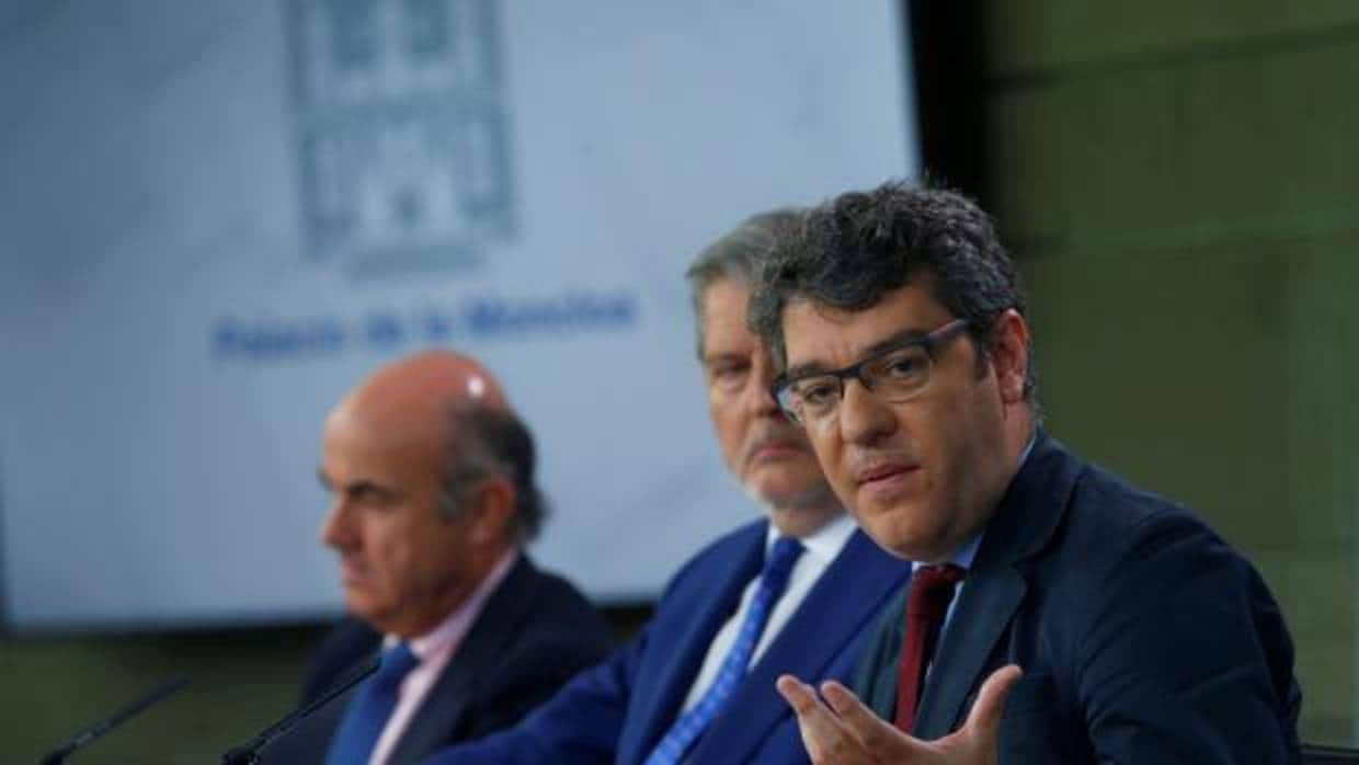 Álvaro Nadal, ministro de Energía, tras una reunión del Consejo de Ministros