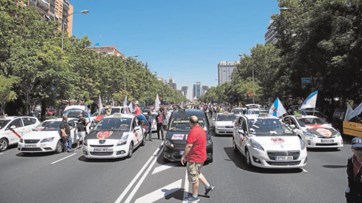 Manifestacion de taxistas en favor del sector del taxi Foto Matias Nieto ARCHDC Madrid 27/07/2017