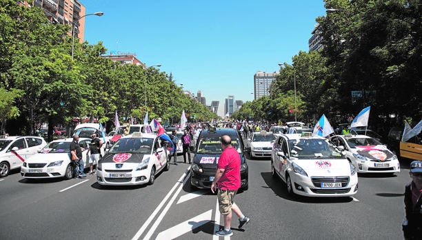 Los juzgados, última parada de la guerra del taxi