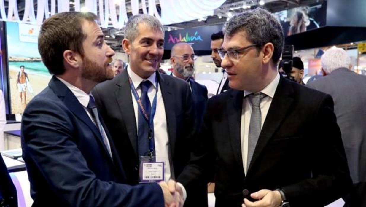 El ministro de Energía, Álvaro Nadal, en la Feria Mundial de Turismo