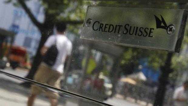 La CNMV multa a Credit Suisse, Sabadell, Julius Baer y otras tres entidades