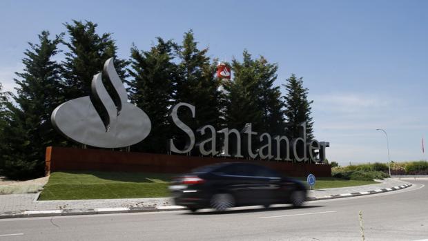 El Santander ofrece rebajar el ERE en servicios centrales en 200 despidos, a 1.384 trabajadores