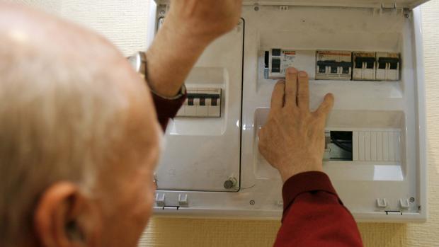 El recibo de la luz se ha encarecido un 3,2% en los primeros 25 días de diciembre, según Facua