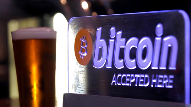 Visa bloquea miles de tarjetas de prepago con bitcoins