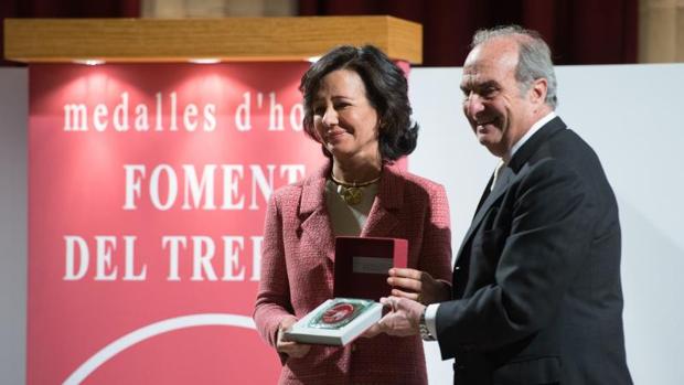 Ana Botín expresa su «admiración» por la «tenacidad y el compromiso» del empresariado catalán