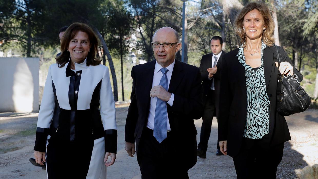 La presidenta de la SEPI, Pilar Platero, acompañada por el ministro de Hacienda, Cristóbal Montoro, y la presidenta de la Fundación COTEC y patrona de la Fundación SEPI, Cristina Garmendia