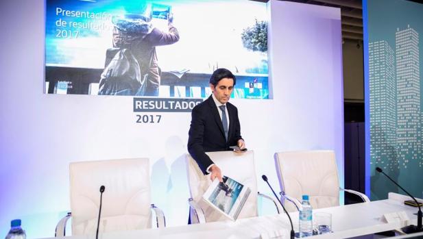 Telefónica gana un 32% más y reduce deuda en más de 4.300 millones