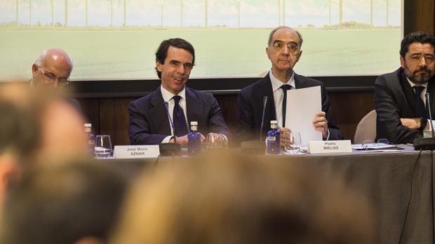 Aznar pide una vicepresidencia del Gobierno para coordinar la transición energética