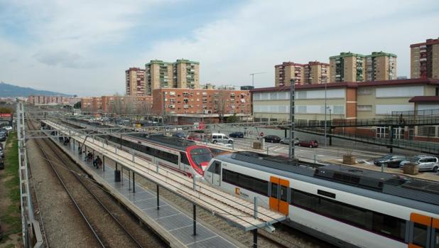 Renfe consigue un beneficio neto sin extraordinarios por primera vez y otras cuatro noticias económicas de la mañana