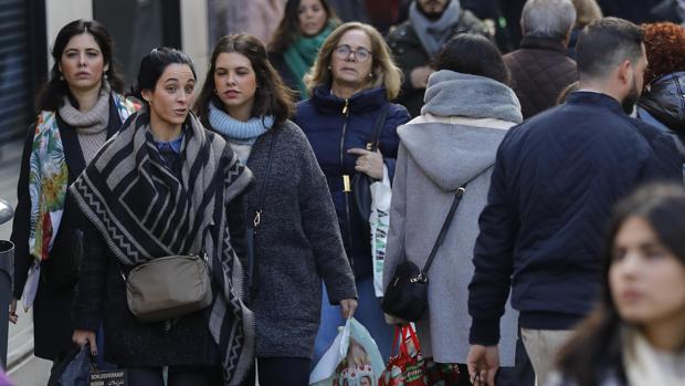 España alcanza la mayor riqueza por habitante de su historia... y otras cuatro noticias económicas de la mañana