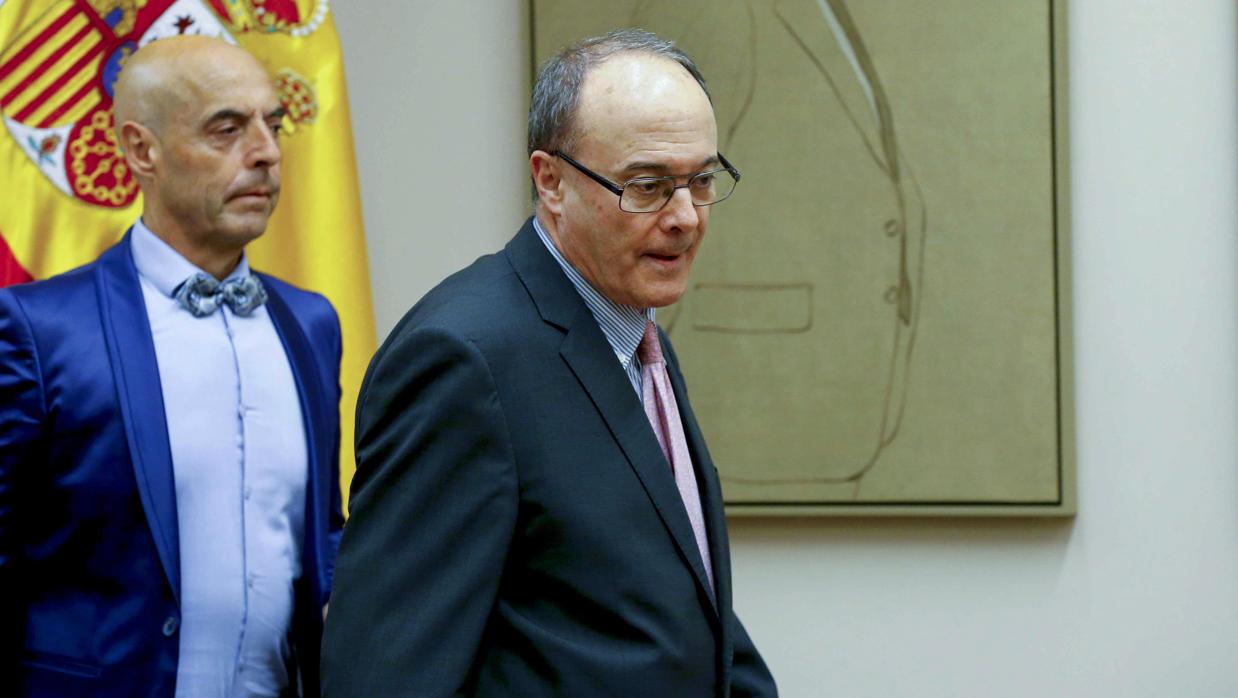 El gobernador del Banco de España, Luis María Linde, en el Congreso de los Diputados