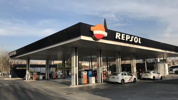 Hacienda quiere subir los impuestos de los carburantes y otras cuatro noticias económicas de la mañana