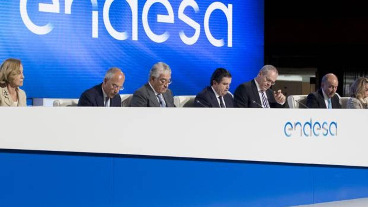 De izquierda a derecha, la presidenta de Enel, Patrizia Greco; el CEO de Enel, Francesco Starace; el CEO de Endesa, José Bogas; y el presidente de Endesa, Borja Prado