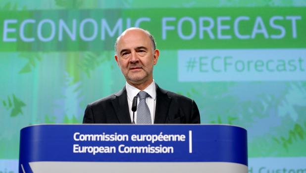 Moscovici pide a España mantener los esfuerzos para reducir el déficit