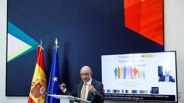 Montoro presume de que la digitalización ha permitido intervenir Cataluña en un solo clic