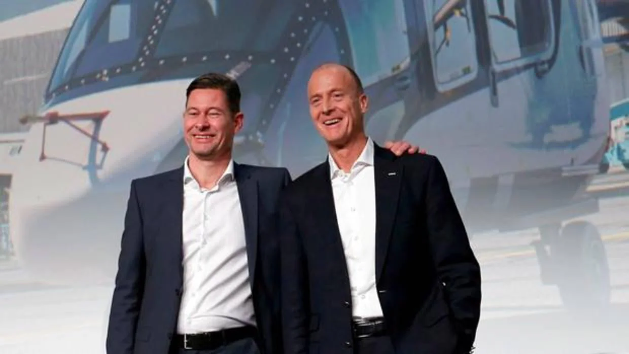 El director financiero, Harald Wilhem (D), y el CEO de Airbus, Tom Enders (I)