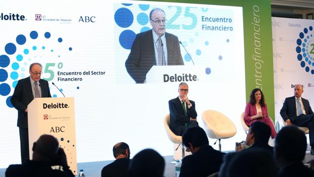 La banca asume el reto de fidelizar al cliente y los nuevas exigencias de buen gobierno