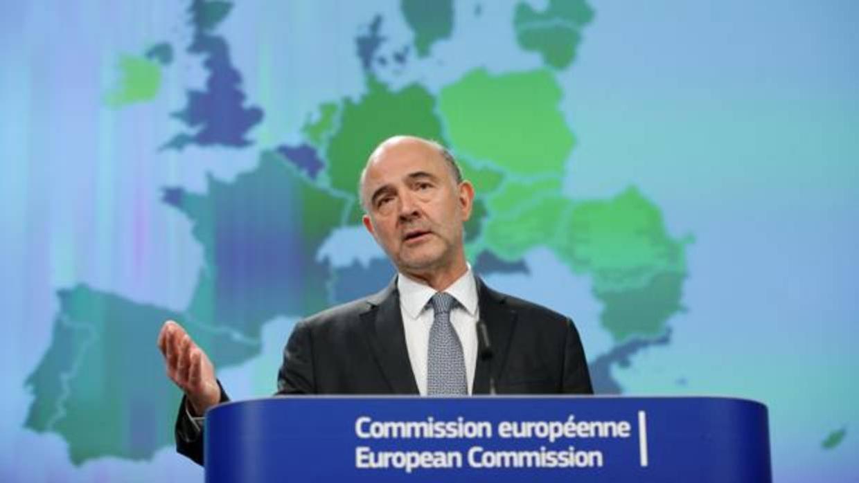El comisario europeo de ASuntos Económicos, de momento, ha sacado a Francia del procedimiento de déficit excesivo