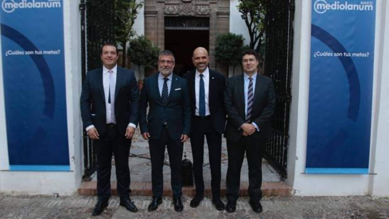 Pedro Bermejo, Javier Fano, Luca Lazzarini y Borja González, a las puertas del Museo de Carruajes de Sevilla