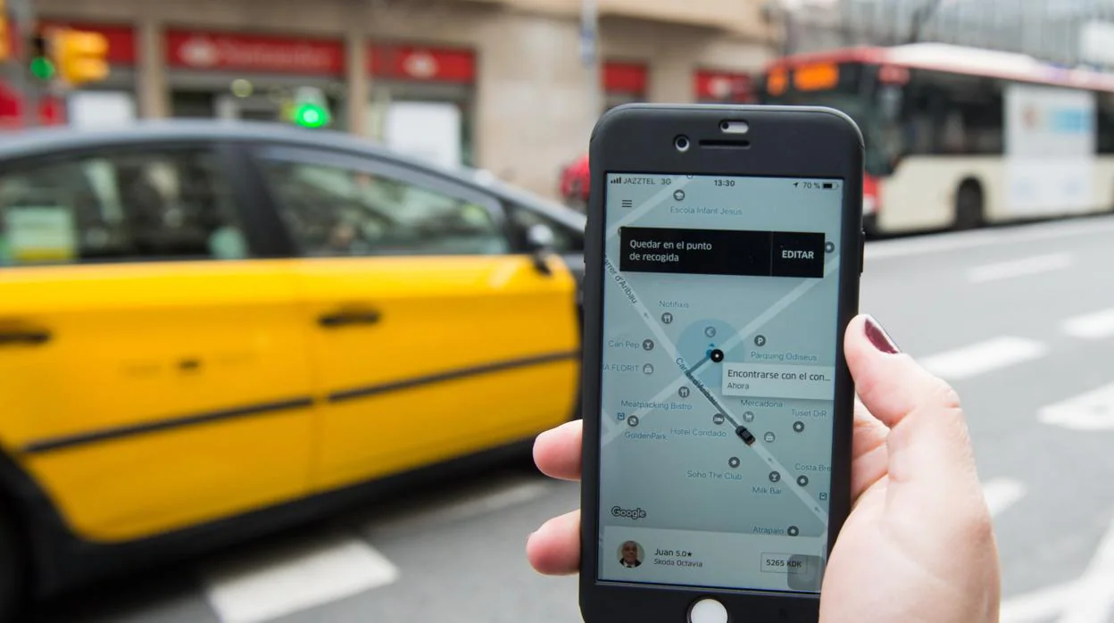 Viajar en taxi, Uber o Cabify. ¿Cuál es más barato?