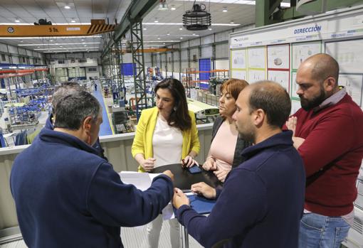 María Eugenia Clemente, en la fábrica de Aciturry Assembly en Sevilla