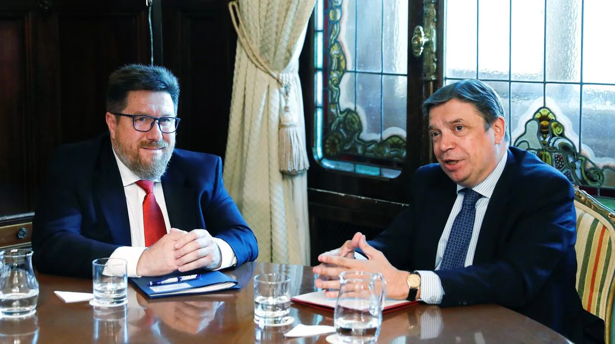 Rodrigo Sánchez Haro, consejero andaluz de Agricultura, con Luis Planas, ministro de Agriculutra
