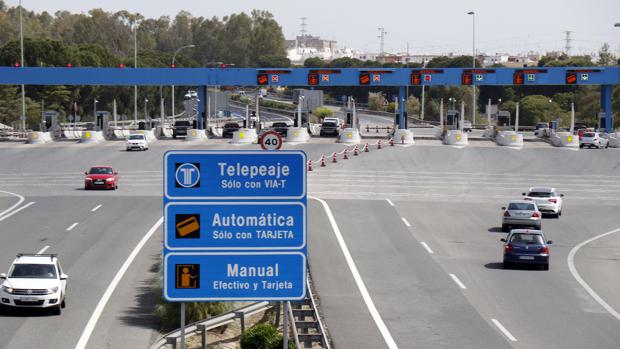 Fomento eliminará los peajes de las autopistas que venzan ahora y sacará a concurso las rescatadas