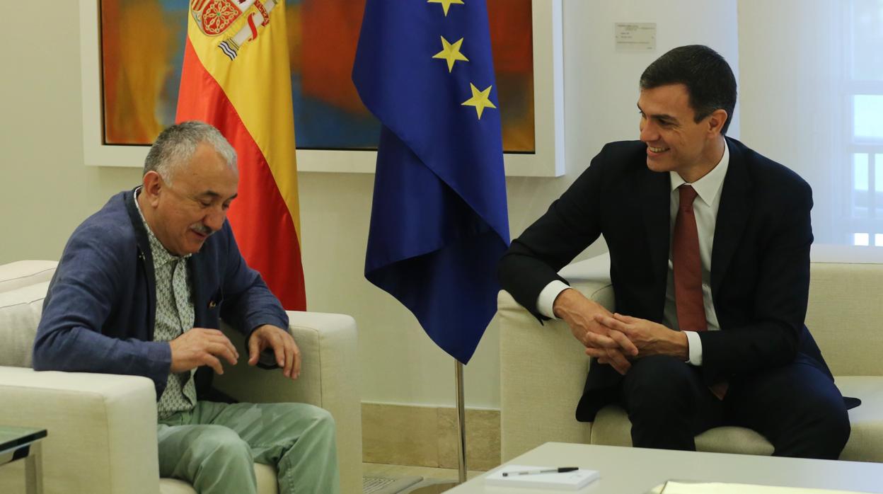 Pedro Sánchez, junto al secretario general de UGT, Pepe Álvarez