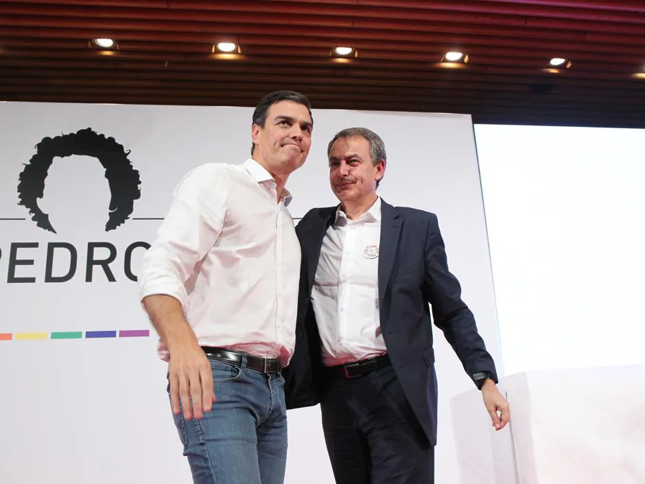 El presidente del Gobierno, Pedro Sánchez, con el expresidente socialista Rodríguez Zapatero