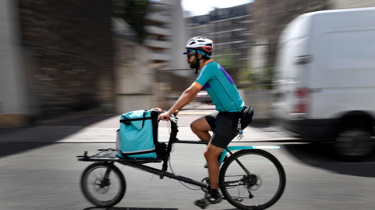 Un ejemplo de uno de los repartidores de Deliveroo