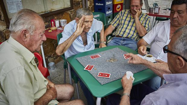 La «hucha» de las pensiones bajo mínimos y otras cuatro noticias económicas de la mañana