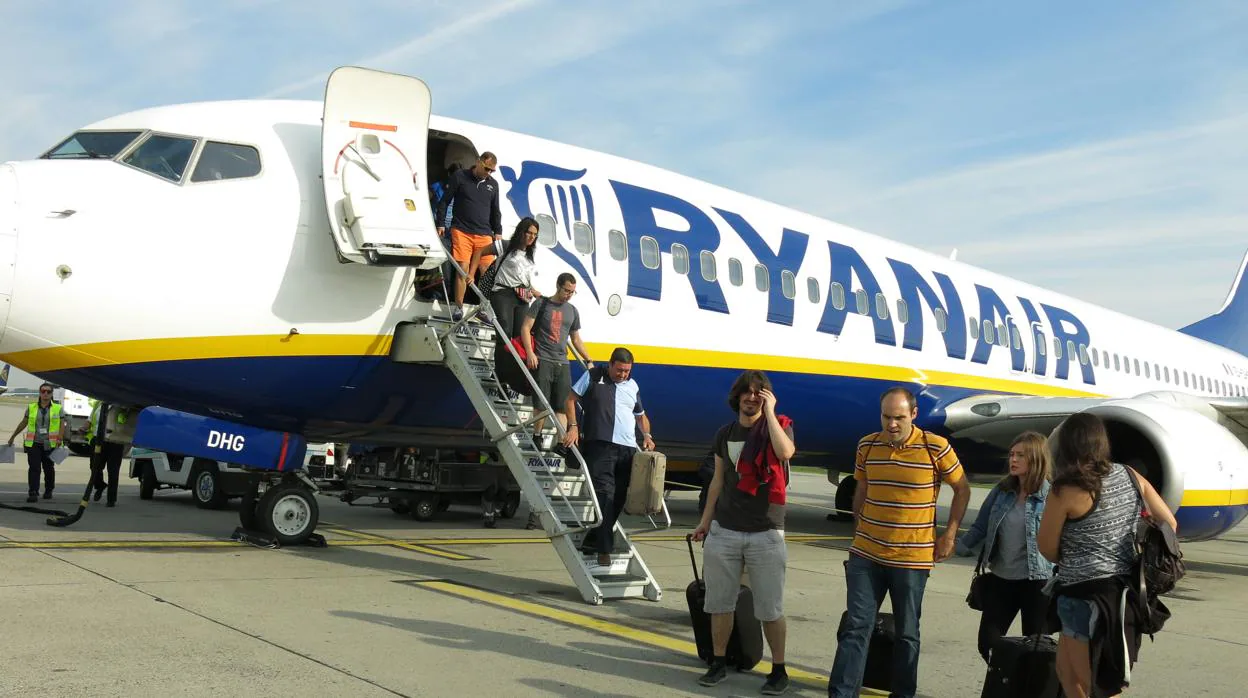 Ryanair operará mañana y el jueves el 76% de los vuelos y otras cuatro noticias económicas del día