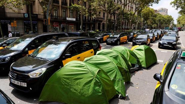 Los taxistas amenazan con bloquear puertos, estaciones, aeropuertos y fronteras