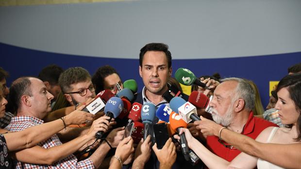 Taxistas, VTC y Fomento abrirán una mesa de diálogo en septiembre