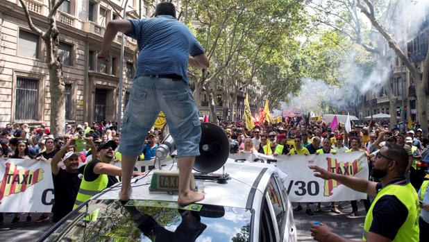 El taxi desconvoca las huelgas tras la reunión de Fomento y las comunidades autónomas