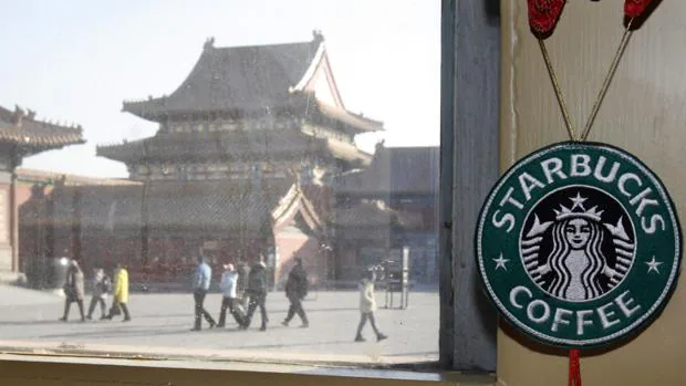Alibaba distribuirá el café y los productos de Starbucks a domicilio en China