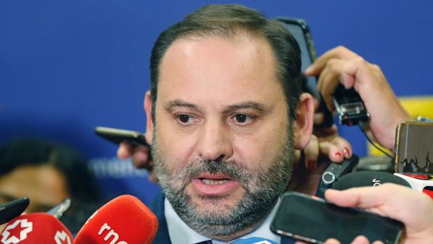 Ábalos abre la puerta a exigir nuevas «condiciones» a las licencias VTC