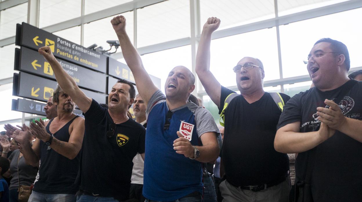 Protestas de los trabajadores de Eulen en El Prat el verano pasado