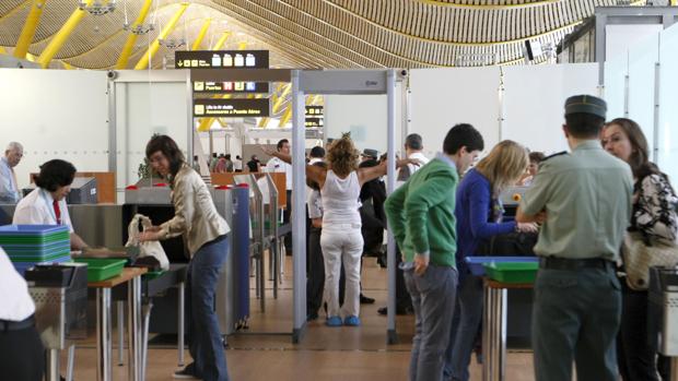 La huelga de vigilantes en Barajas afectará a 80.000 pasajeros al día