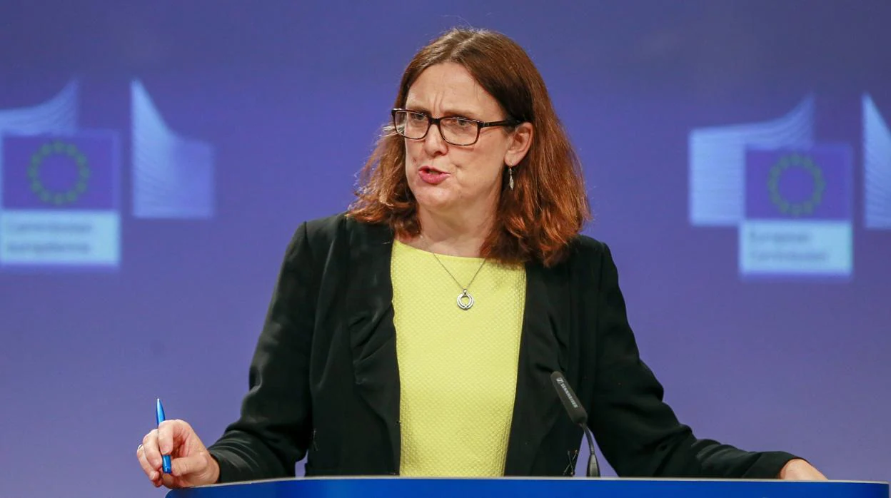 Malmström afirma que con Washington estamos hablando «de un acuerdo comercial limitado a las mercancías»
