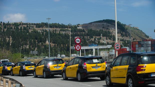 Fomento incumplirá su promesa y retrasará el decreto del taxi