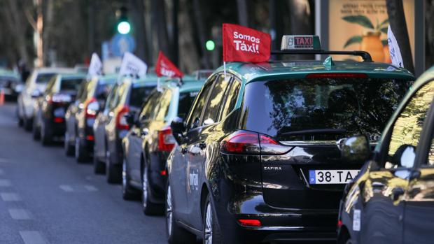 Taxistas españoles se suman a la jornada de protesta en Portugal