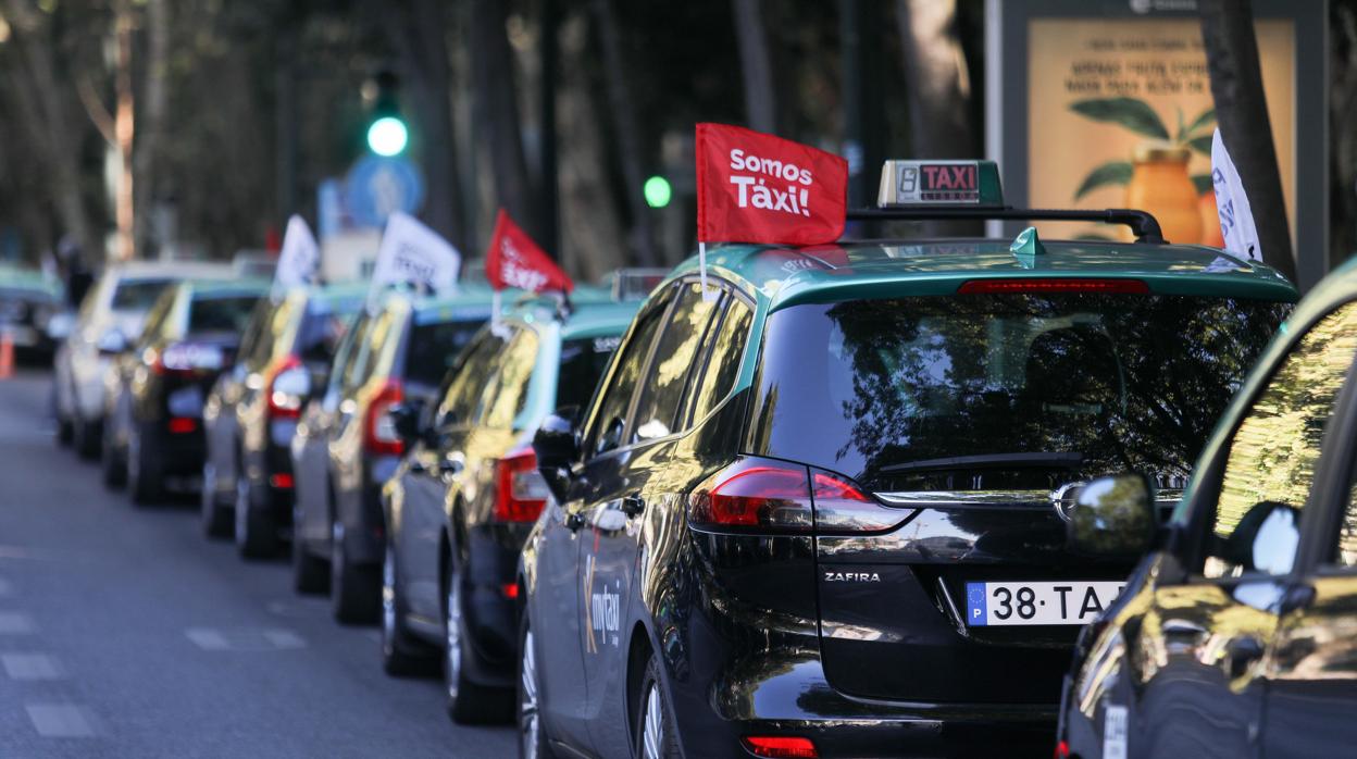 Taxistas españoles se suman a la jornada de protesta en Portugal