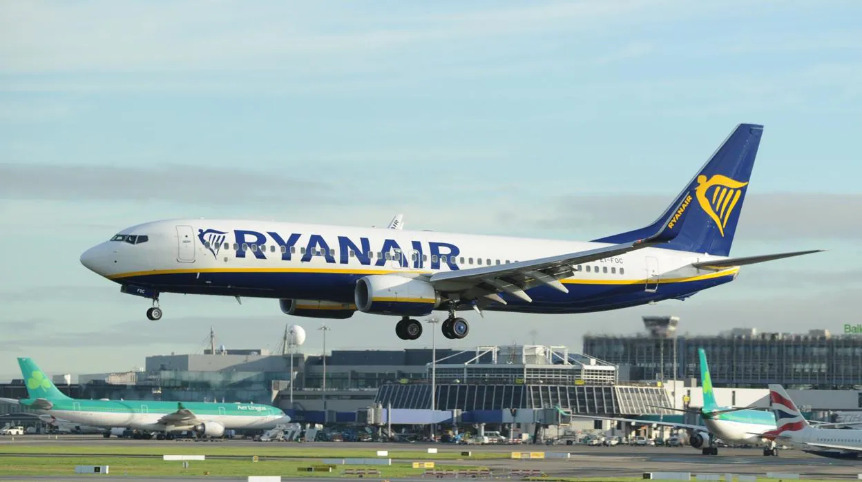 Los tripulantes de cabina y Ryanair no llegan a un acuerdo y Fomento impondrá los servicios mínimos de la huelga