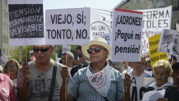 El Gobierno cree que el sistema de pensiones «tiene arreglo» para diez años y otras cuatro noticias