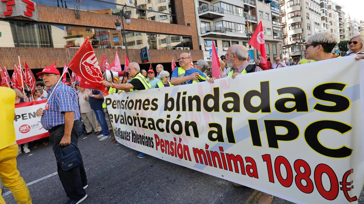 Un grupo de pensionistas durante una manifestación en Valencia