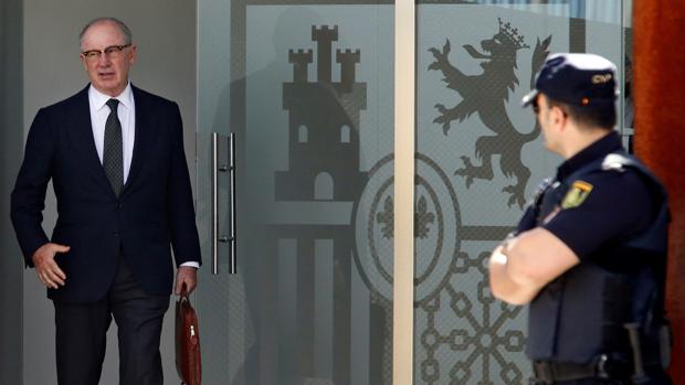 Rodrigo Rato recoge su orden de ingreso en prisión